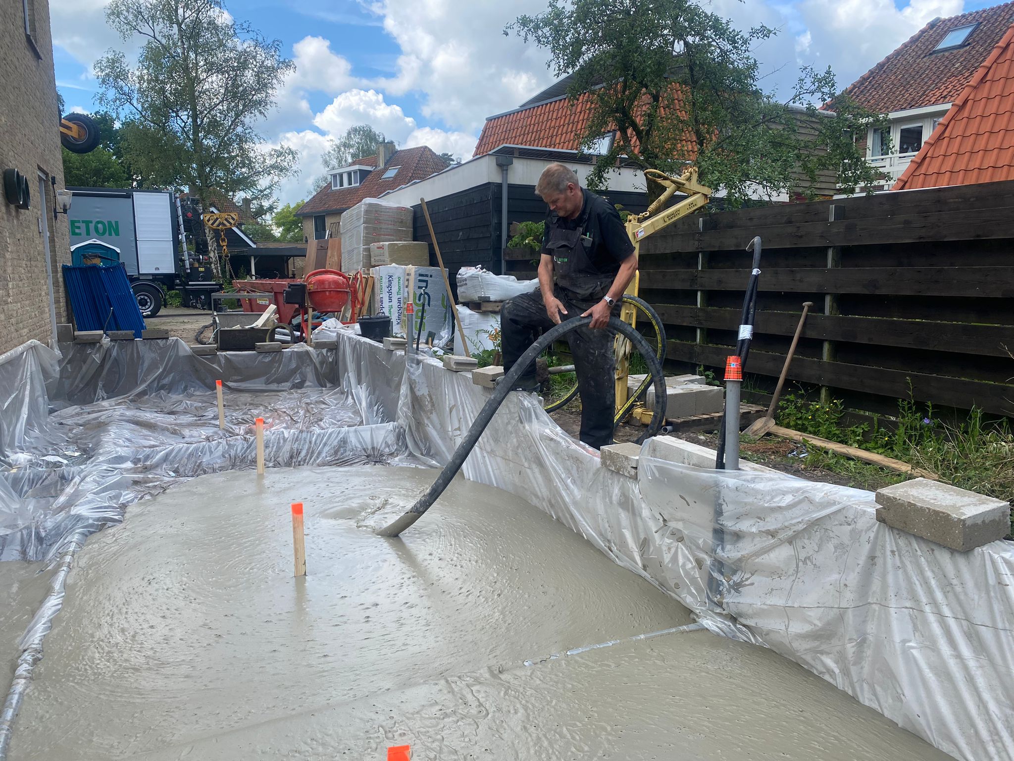 Storten van een werkvloer van schuimbeton | Bull Schuimbeton