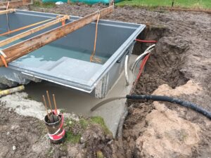 Schuimbeton als opvulling langs de randen van een zwembad | Bull Schuimbeton