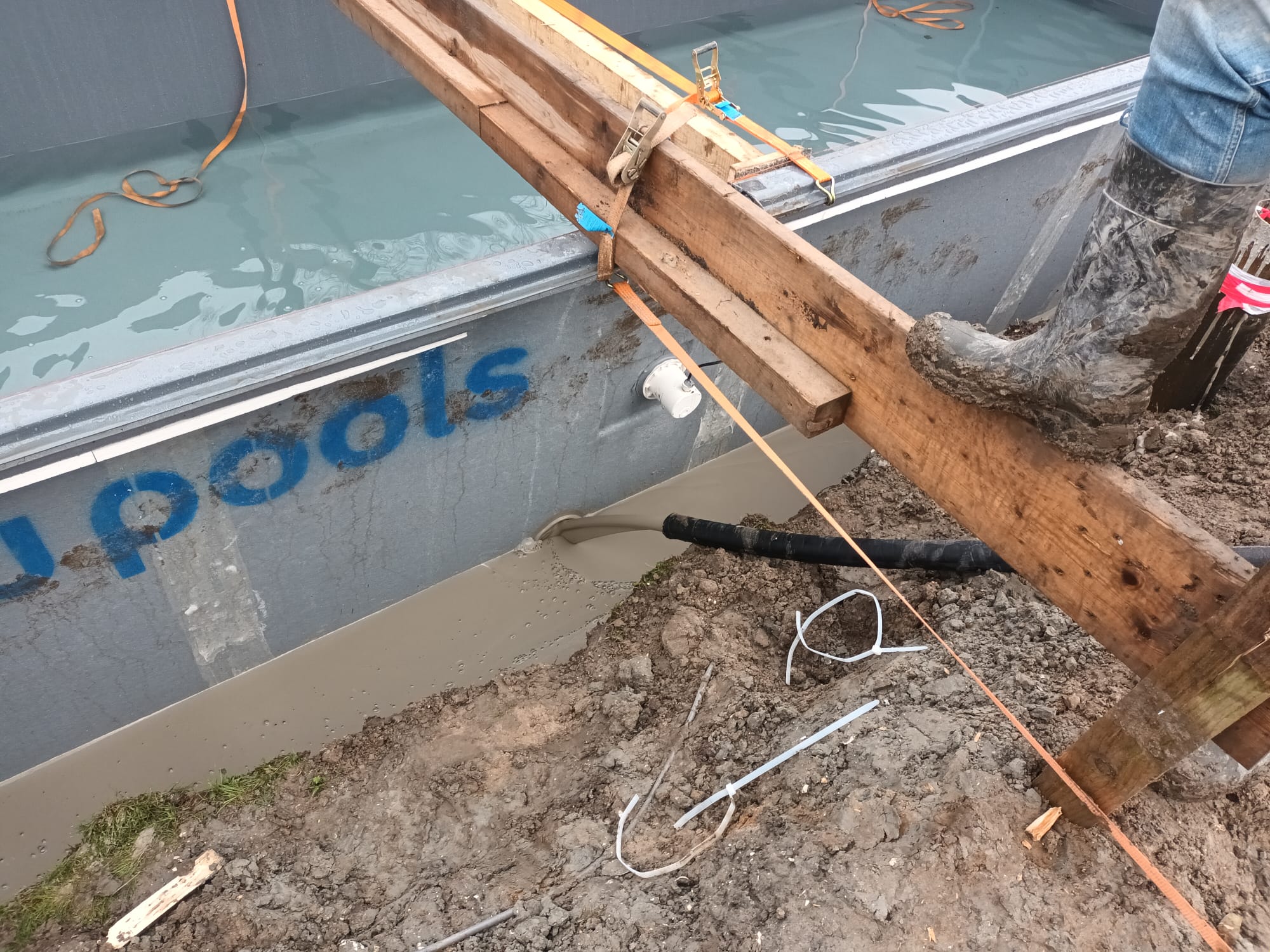 Schuimbeton als isolatie langs een zwembad | Bull Schuimbeton