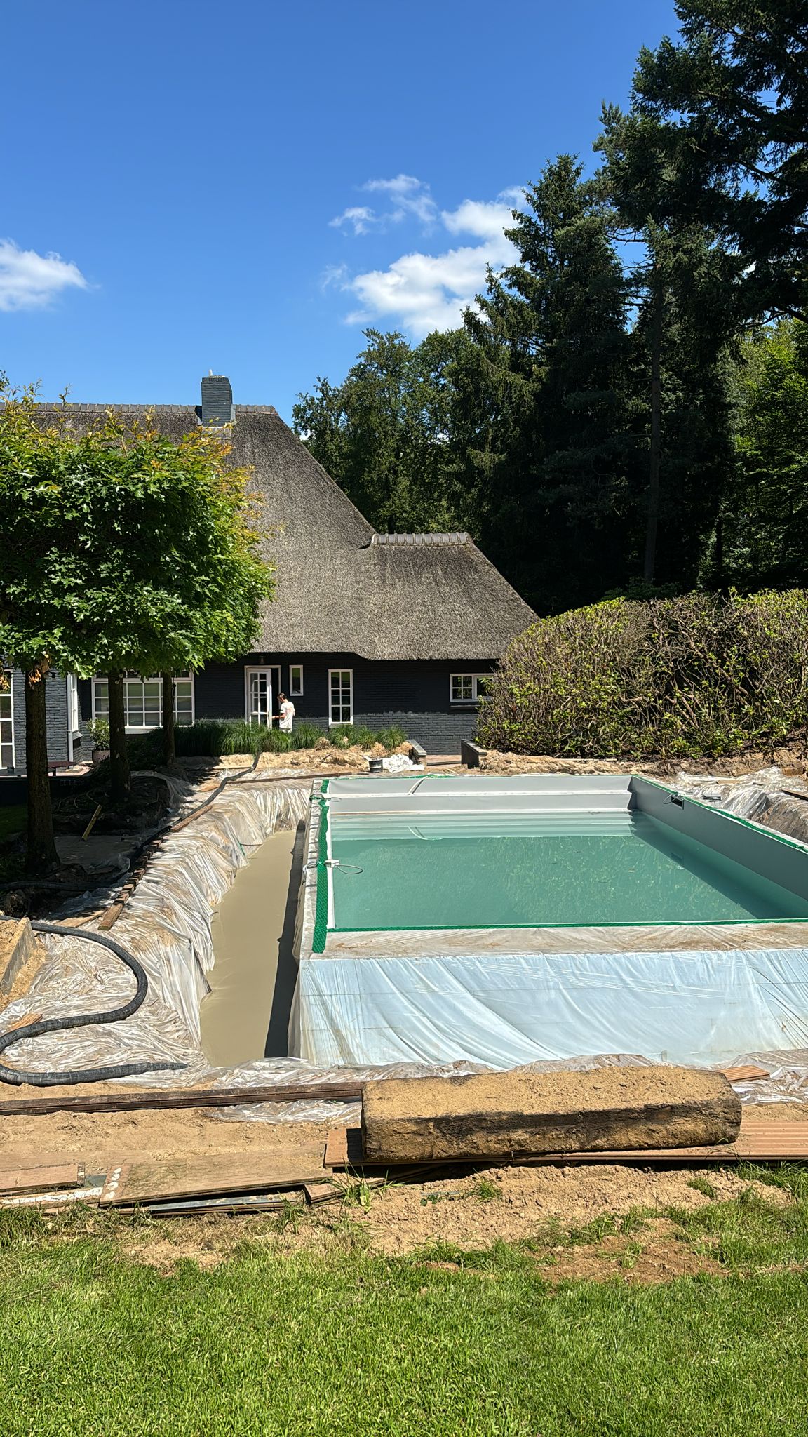 Zwembad isoleren met schuimbeton | Bull Schuimbeton